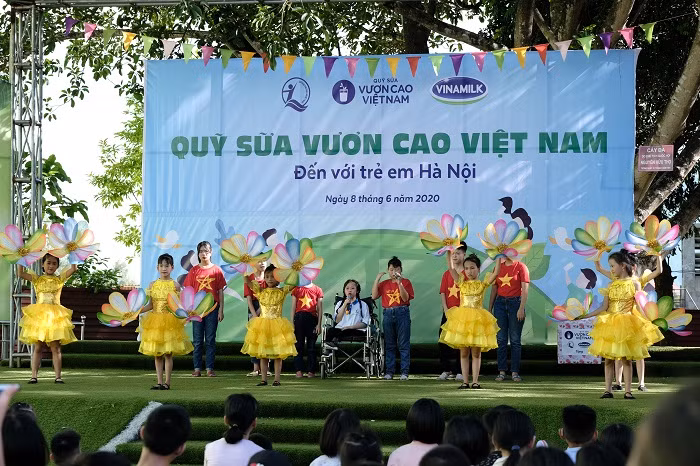 Vinamilk mang niem vui uong sua den voi tre em Ha Noi-Hinh-2