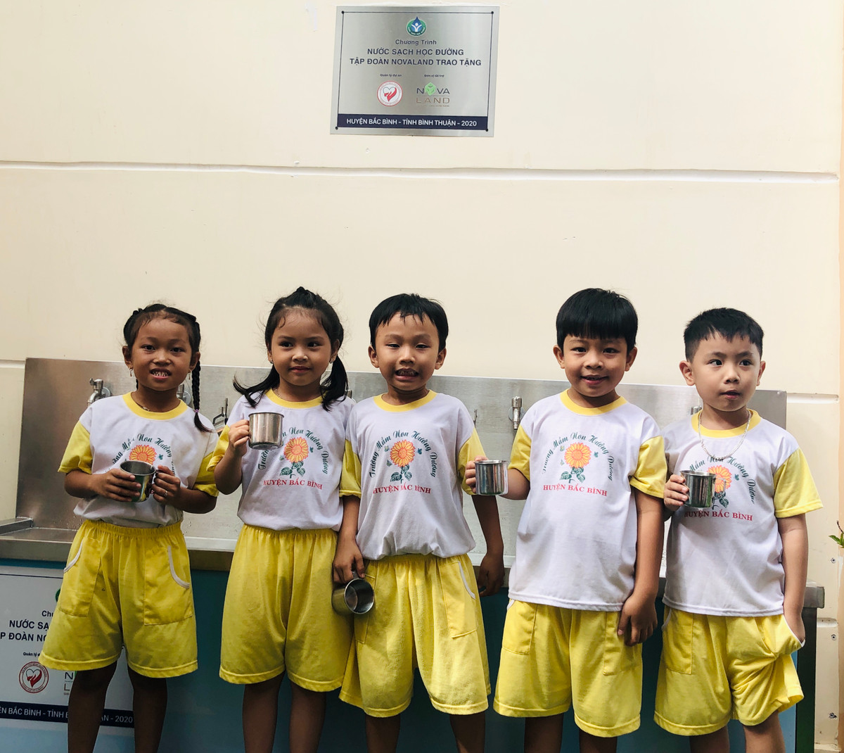 “Nuoc sach hoc duong” den voi giao vien, hoc sinh Binh Thuan-Hinh-2