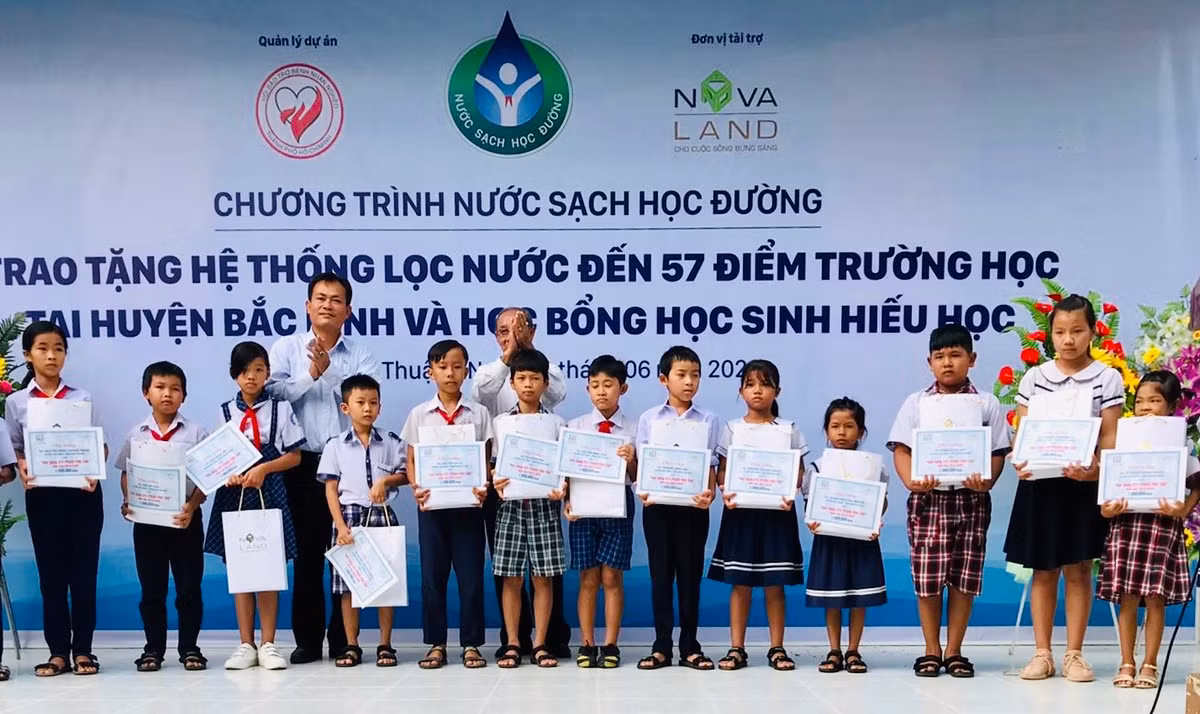 “Nuoc sach hoc duong” den voi giao vien, hoc sinh Binh Thuan-Hinh-3