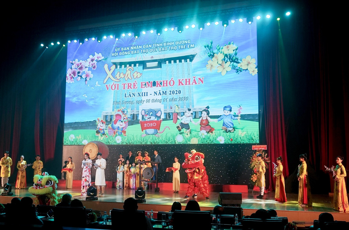 Tan Hiep Phat chung tay mang xuan yeu thuong den cho tre em co hoan canh kho khan