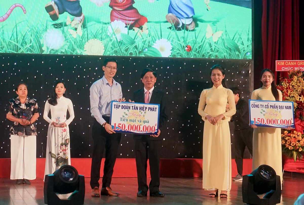 Tan Hiep Phat chung tay mang xuan yeu thuong den cho tre em co hoan canh kho khan-Hinh-2