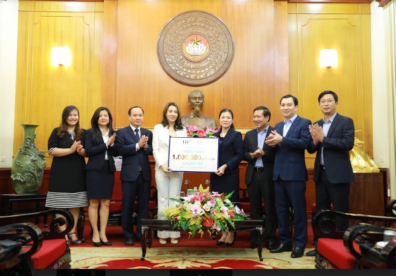 TH tang 1 trieu ly sua tuoi cho nguoi cach ly, y bac si phong chong dich Covid-19