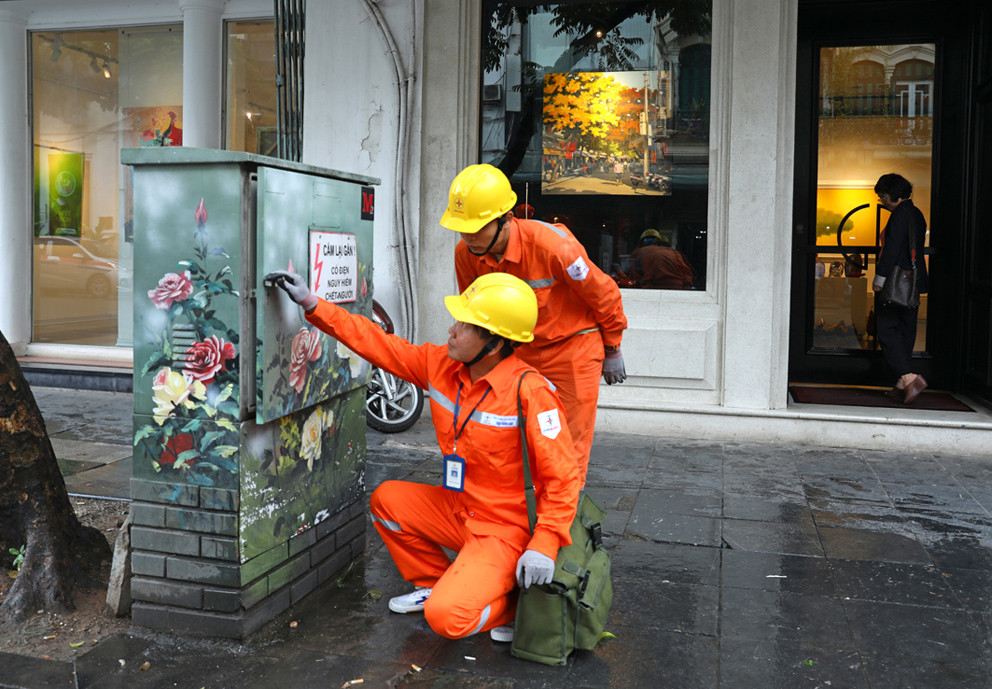 Cong ty Dien luc Hoan Kiem: Khang dinh tu duy doi moi huong den khach hang su dung dien-Hinh-2