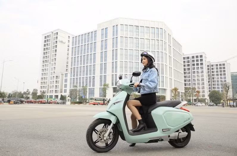 VinFast mien phi 1 nam thue pin xe may dien cho khach hang-Hinh-2