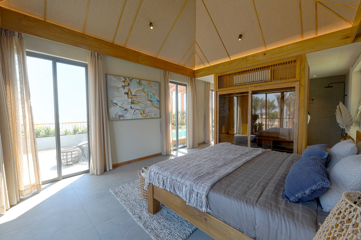 Hon 300 khach hang trai nghiem biet thu mau NovaWorld Ho Tram-Hinh-2