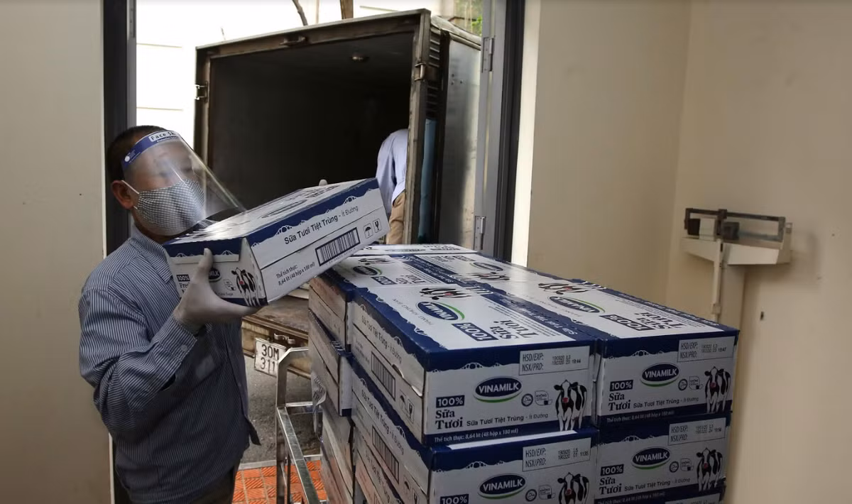 Vinamilk ung ho gan 15 ty de tiep suc cac don vi tuyen dau chong dich-Hinh-2
