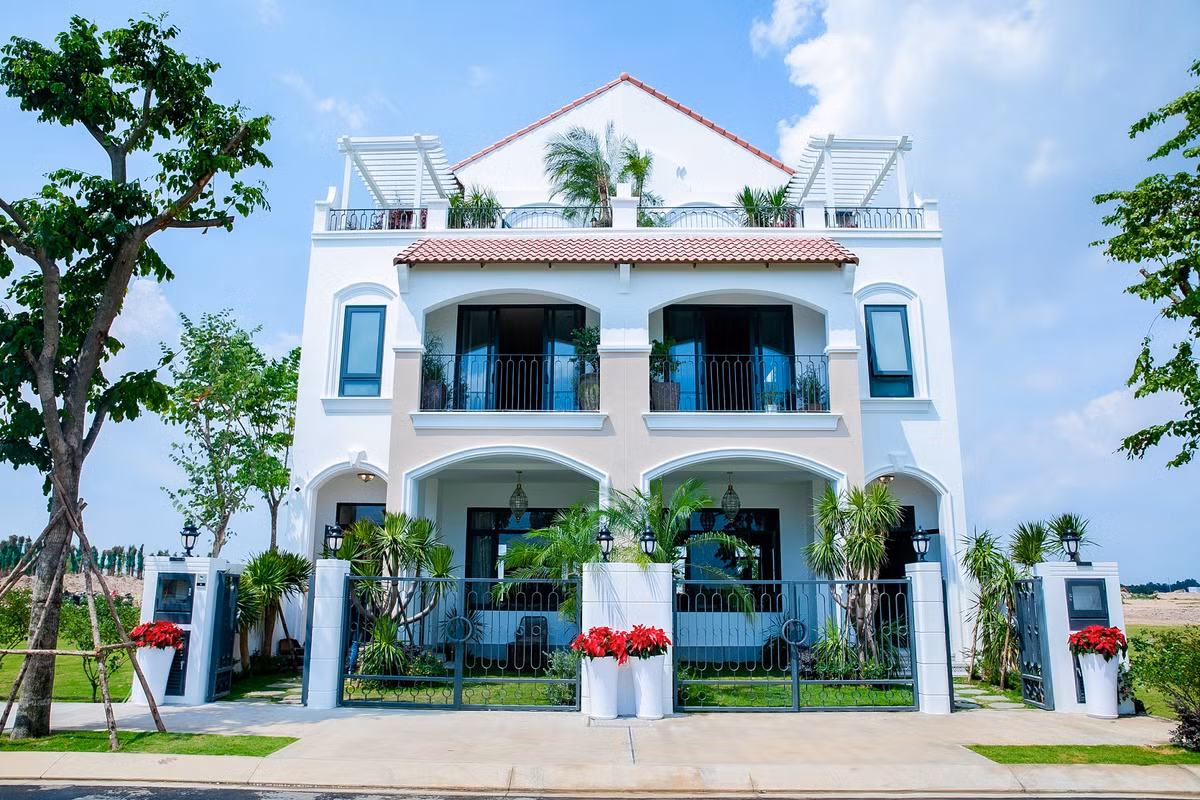 Dan sao Viet kham pha nha pho phong cach Dia Trung Hai tai Aqua City