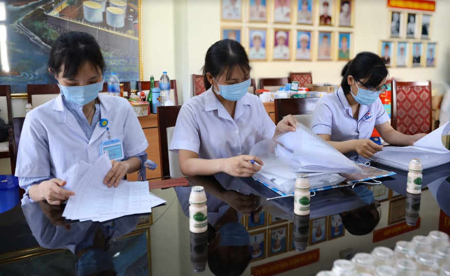 Vinamilk dong hanh tiep suc cho doi ngu can bo y te tuyen dau chong dich Covid-19-Hinh-3