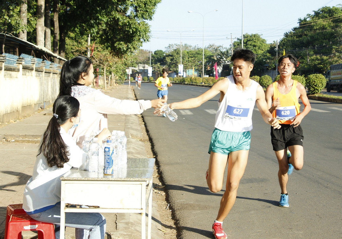 Nha vo dich SEA Games 30 len ngoi 