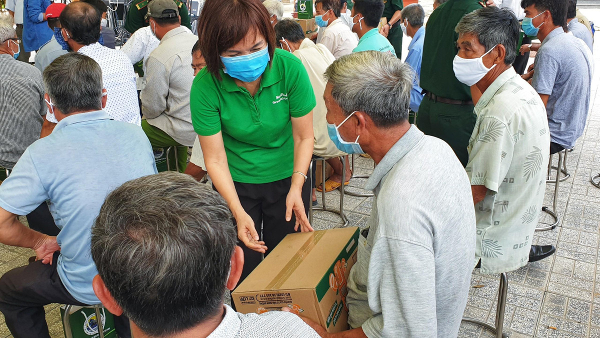 NutiFood trao qua dinh duong tri gia 10 ty cho bo doi bien phong