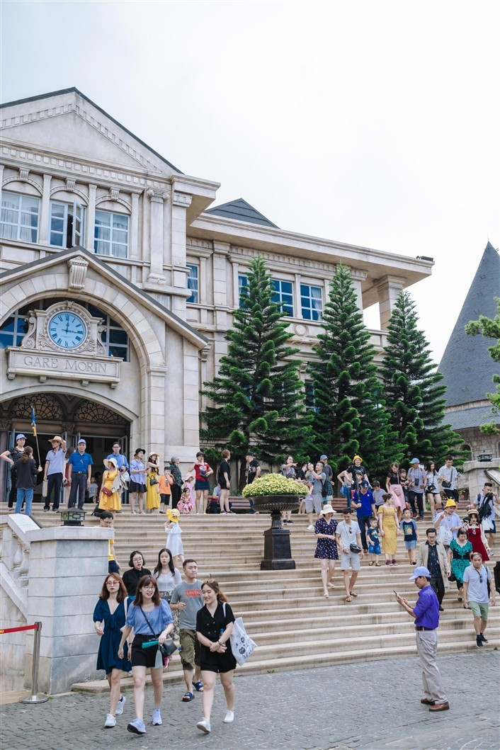Chuong trinh kich cau khung tu Ba Na Hills hut khach tro lai Da Nang-Hinh-4