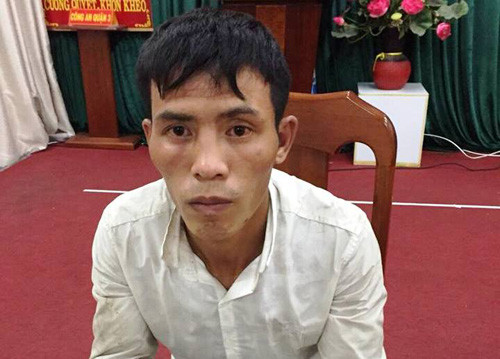 Khoi to, bat giam hang loat doi tuong dap pha xe canh sat, xe bus