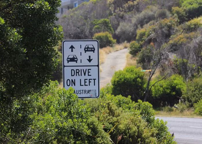 Khi đi du lịch nước ngoài, bạn có thể chủ quan trong việc thực hiện an toàn giao thông. Thực tế, nguyên nhân gây tử vong nhiều nhất ở các nước là tai nạn giao thông.