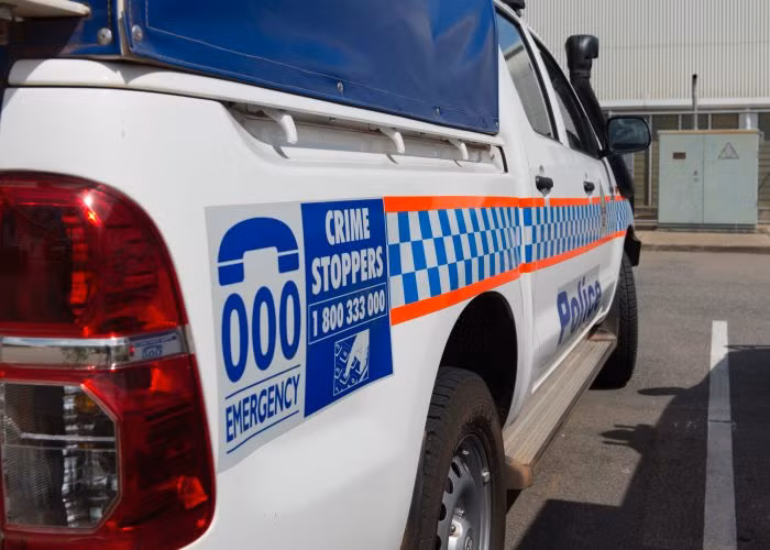 Hãy tìm hiểu số gọi xe cấp cứu, cảnh sát, phòng cháy chữa cháy... tại địa phương bạn đến để nhận được sự cứu hộ kịp thời trong trường hợp cần thiết.