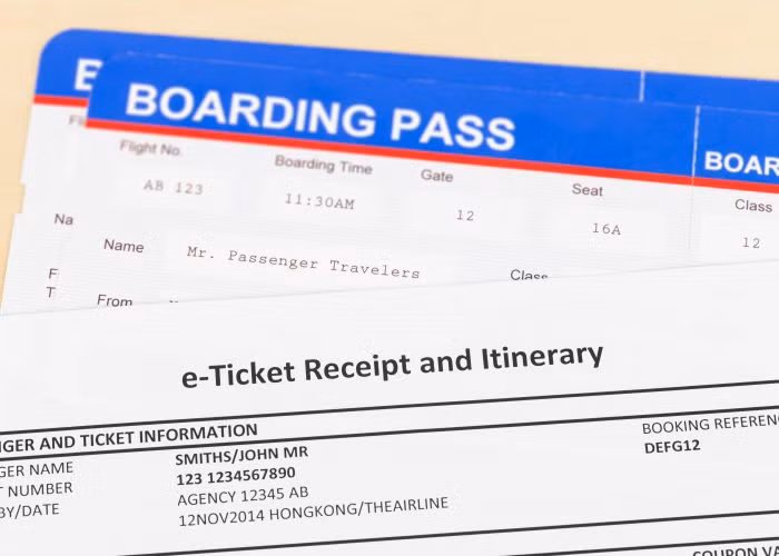 Bạn cũng nên để lại lịch trình chuyến đi với người thân hay bạn bè ở nhà. Bằng cách này, nếu bạn không trở về, mọi người sẽ biết chính xác nơi bạn đến để tìm kiếm thông tin.