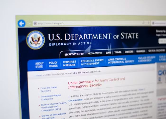 Luôn kiểm tra cảnh báo từ Bộ Ngoại giao để có cách ứng phó kịp thời với mọi trường hợp xấu có thể xảy ra.