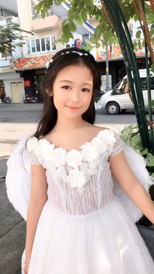 Khi tham gia chương trình truyền hình thực tế Gương mặt thân quen nhí, cùng với Phương Mỹ Chi, Bảo Ngọc là thí sinh gây nhiều bất ngờ cho Ban giám khảo cũng như khán giả xem truyền hình.