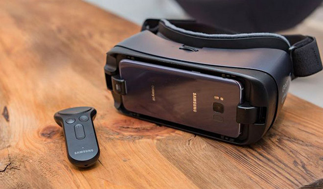 Gear VR với bộ điều khiển cũng đã tạo điểm nhấn trong mắt giới công nghệ.