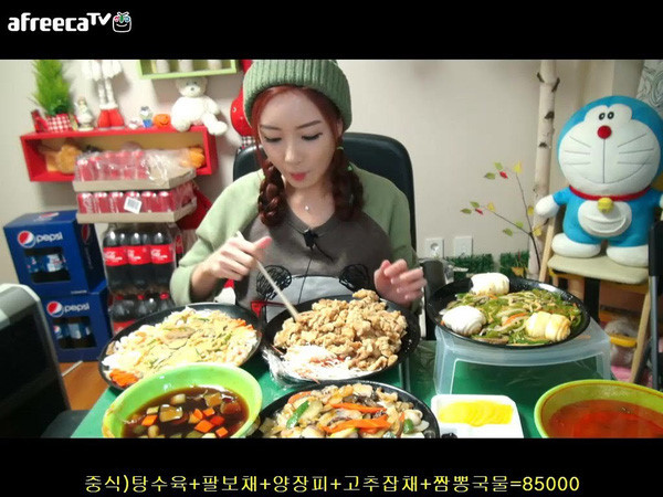 Tuy thường phát sóng đến 3 tiếng ăn liên tục một ngày, Diva vẫn giữ được vóc dáng thon gọn cùng nhan sắc xinh đẹp. Ngoài ra, những đoạn video của cô thu hút người xem bởi món ăn rất ngon và đắt đỏ.