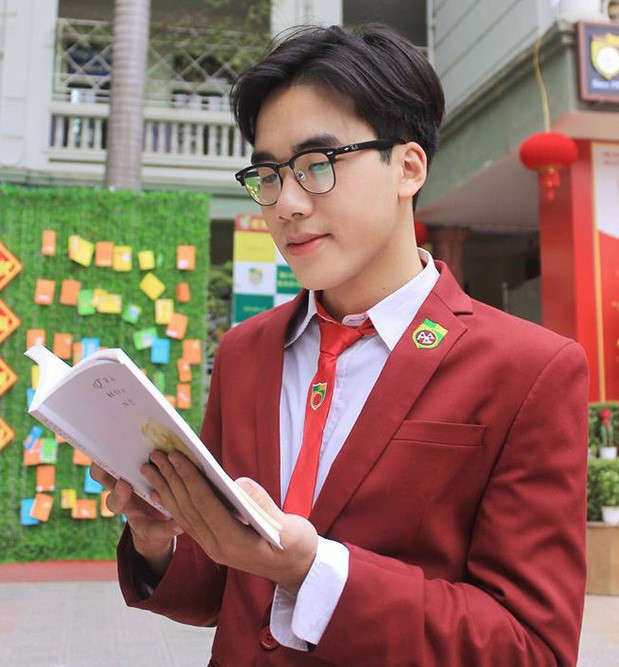 Nguyễn Hữu Thắng, lớp 11D0, tham dự cuộc thi với mục đích chia sẻ kinh nghiệm, đam mê với sách tới các bạn trong trường.