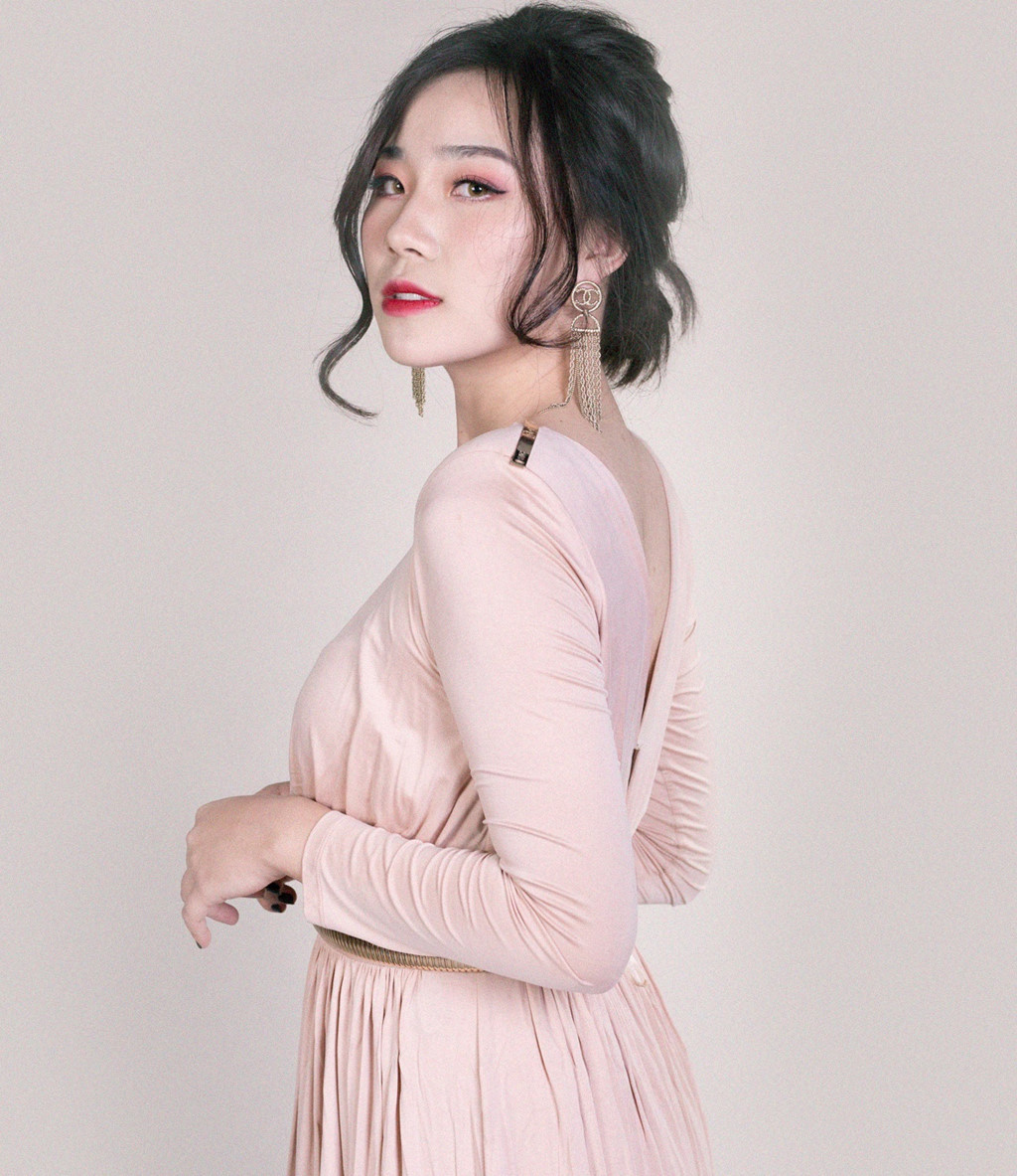 Nguyễn Minh Anh, 20 tuổi, sinh viên lớp Báo chí K36. Thông qua cuộc thi năm nay, Minh Anh hy vọng có thể khẳng định bản thân.