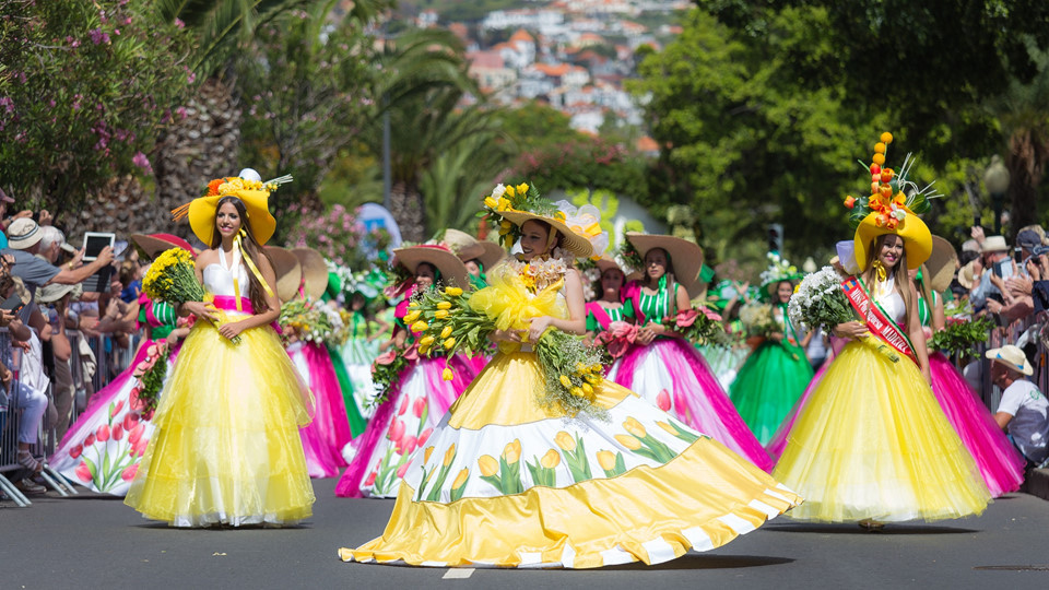 Mùa xuân của Australia gắn liền với những hoạt động văn hóa giải trí kéo dài suốt một tháng lễ hội hoa Floriade. Hàng triệu cây hoa tưng bừng khoe sắc hứa hẹn lưu lại những khoảnh khắc rạng rỡ nhất khi du khách đến với xứ sở kangoroo.