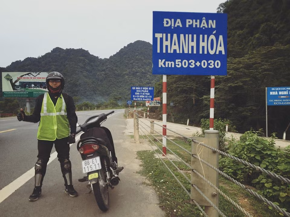 Chia sẻ về lý do phượt xuyên Việt, chàng trai 9X cho biết: "Bản thân mê những cung đường lâu rồi, nhận ra mình còn trẻ, muốn có cơ hội tìm hiểu sâu hơn về cuộc sống, lưu giữ những kỷ niệm về một thời thanh xuân nồng nhiệt nên chọn cách rong ruổi trên những nẻo đường, gặp gỡ những người lạ, người quen với những quan điểm suy nghĩ đa dạng, tìm đến những nền văn hoá mới mẻ mà bản thân chưa từng hay biết".
