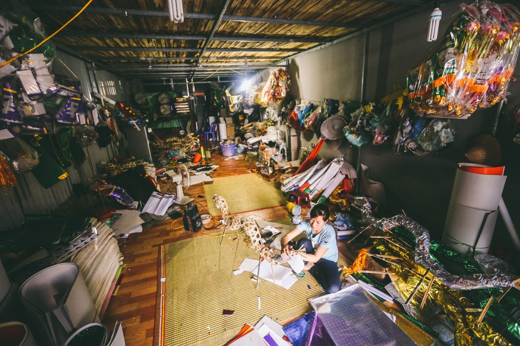 Sản xuất vàng mã tại làng Đông Hồ, Thuận Thành, Bắc Ninh