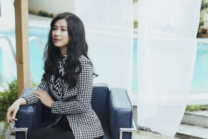 Oanh Kiều xuất thân từ diễn viên, cô cũng là 8X duy nhất trong đội hình hot girl Vì yêu mà đến. Sở hữu vẻ đẹp dịu dàng, thuần Việt, Oanh Kiều nhận được nhiều lời thổ lộ của các chàng trai kém cô nhiều tuổi. Vì lý do công việc và bản thân không thấy còn phù hợp nên cô đã không tiếp tục đồng hành cùng chương trình Vì yêu mà đến.