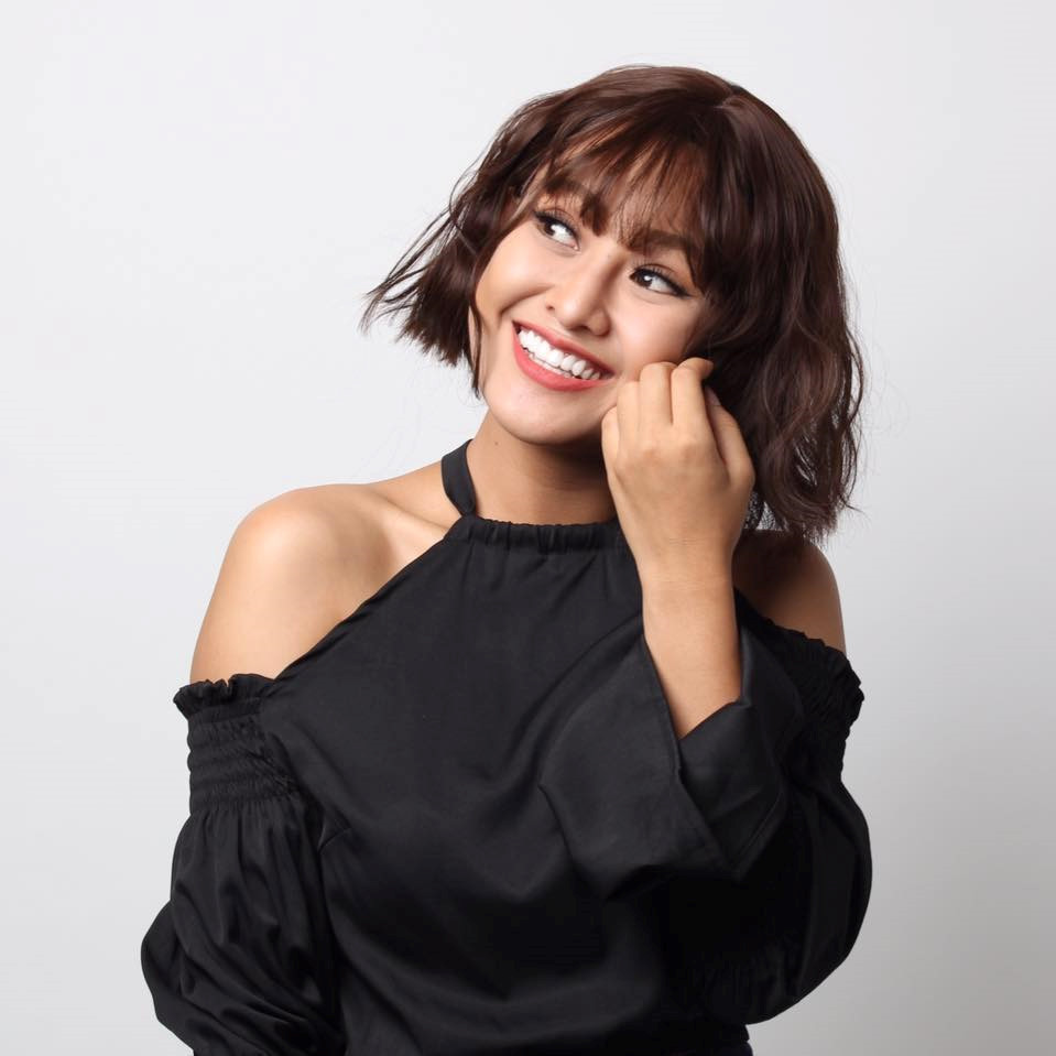 Trà Ngọc được nhiều khán giả yêu mến nhờ tính cách hài hước, nhí nhảnh và vẻ ngoài xinh xắn. Cô từng lọt top 6 Cười Xuyên Việt, hiện tham diễn xuất ở một số sân khấu kịch cùng nhóm Tía Lia của Huỳnh Lập. 9X từng gây ấn tượng với vai Cám trong phim hài Tấm Cám chuyện Huỳnh Lập kể. Nhận được nhiều lời tỏ tình, song 9X vẫn chưa theo anh chàng nào rời khỏi chương trình Vì yêu mà đến.