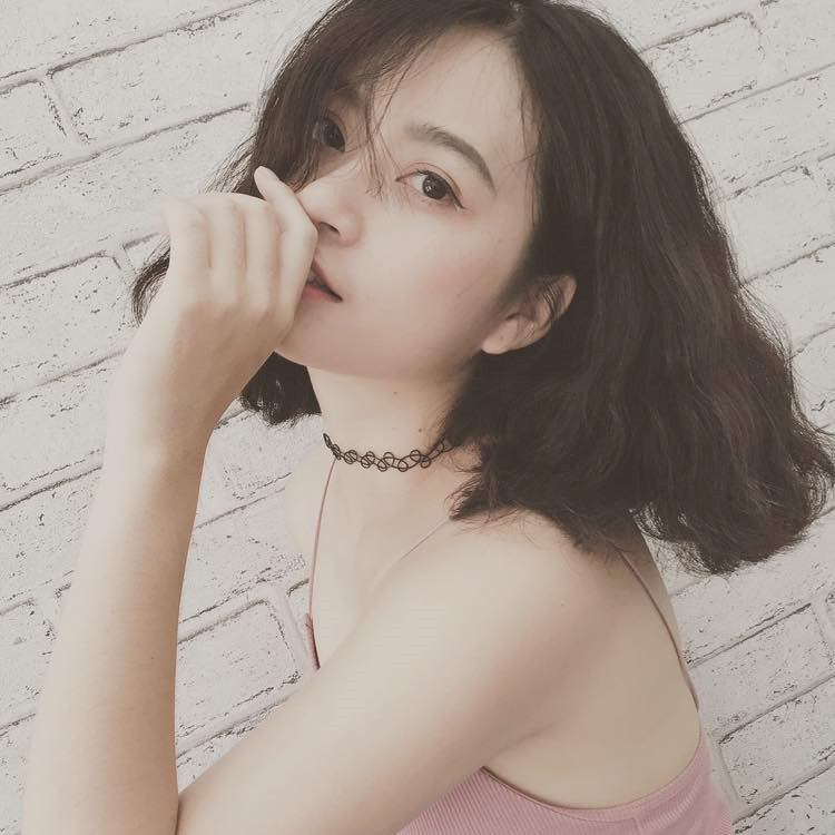 Nguyễn Trang Ly (26 tuổi, quê Đắk Lắk) hiện sinh sống tại TP.HCM. Cô được biết đến là hot girl xinh đẹp, cùng gu thời trang cá tính. Trang Ly là người mẫu ảnh tiềm năng, được yêu thích ở Sài Gòn.