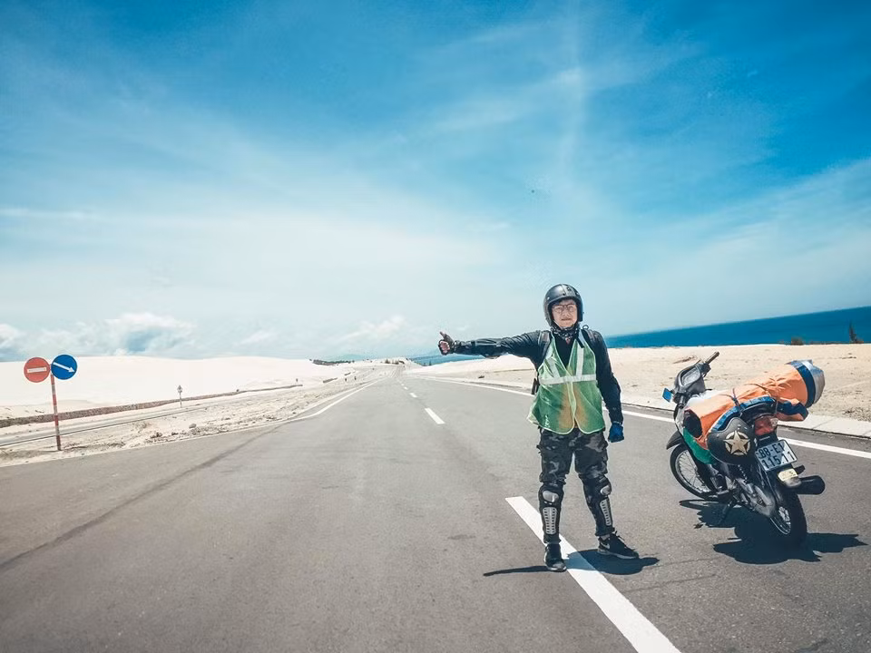 Lưu Hùng Cường (sinh năm 1995, đến từ Vĩnh Phúc), đang là đầu bếp một nhà hàng nước ngoài ở Hà Nội. Ngoài đam mê nấu ăn, chàng trai còn rất thích 'xê dịch' và đam mê những cung đường. Sau nhiều ngày làm việc chăm chỉ, Hùng Cường vạch kế hoạch cho chuyến du lịch dài hơi, đi để thấy mình cần tìm niềm vui mới, đến những chân trời mới thưởng thức những món ăn ngon, chu du khắp mọi miền của Tổ quốc.