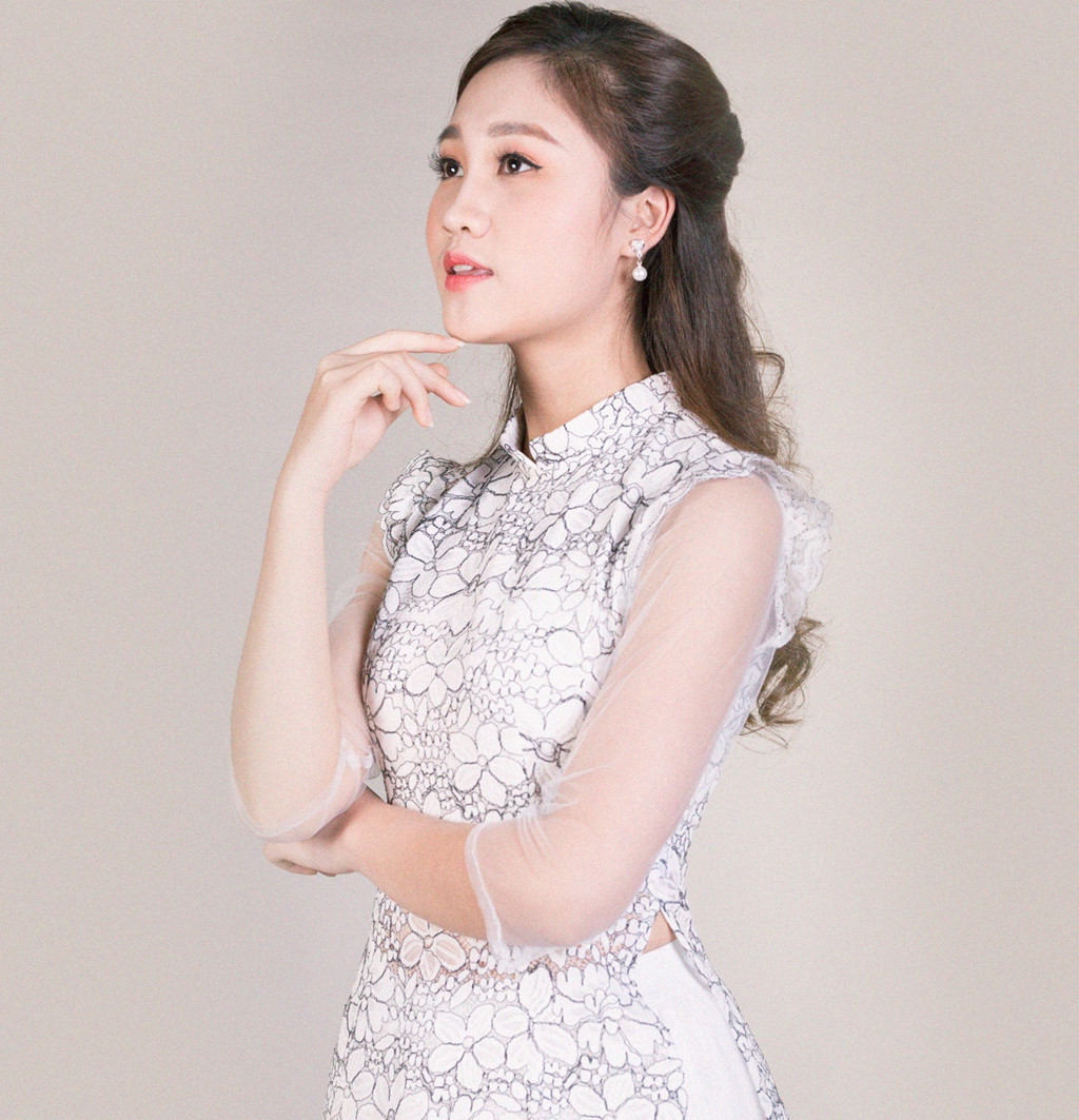 Hoàng Thị Tú Uyên, 20 tuổi, sinh viên lớp Xã hội học K36. 9X có sở thích tham gia các hoạt động nghệ thuật, thiện nguyện. Thiếu nữ ước mơ trở thành biên tập viên truyền hình.