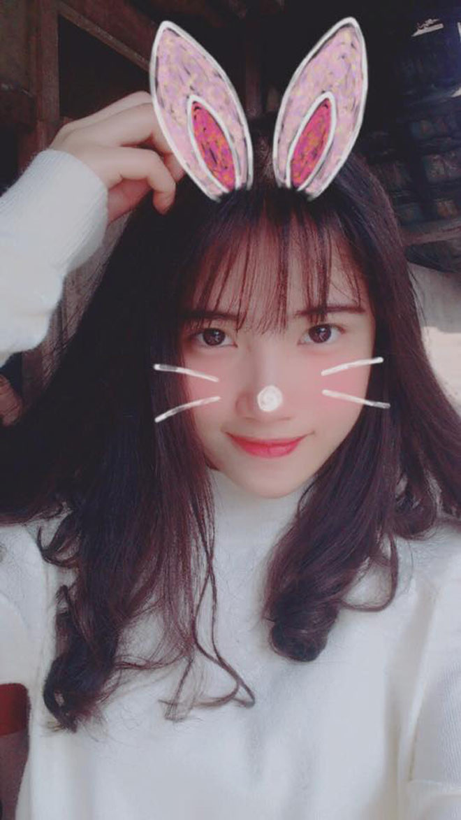 Bức ảnh selfie ngộ nghĩnh của hot girl dân tộc được cư dân mạng dành nhiều lời khen ngợi.