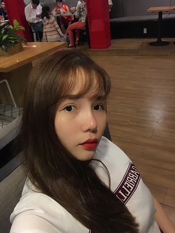 Trong vòng 1 năm, Lũy thực hiện các cuộc phẫu thuật thẩm mỹ gồm: nâng mũi, cắt mí, độn cằm, phun môi, phun mày và tiêm gọn hàm với chi phí gần 100 triệu đồng. Khi diện mạo hoàn toàn thay đổi cũng là lúc Lũy tự tin hơn rất nhiều.