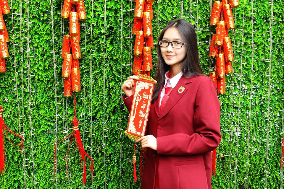 Học sinh tham gia cuộc thi này trải qua các vòng sơ khảo: Thi hiểu biết, trình diễn “Trang phục áo dài”, thi ảnh “Đồng phục trường”. Tại vòng thi ảnh, mỗi thí sinh gửi một bức ảnh mặc đồng phục chụp trong khung cảnh trường để bình chọn online trên fanpage. Vòng chung khảo dự kiến được tổ chức ngày 23/3 nhân dịp kỷ niệm ngày thành lập Đoàn TNCS Hồ Chí Minh.