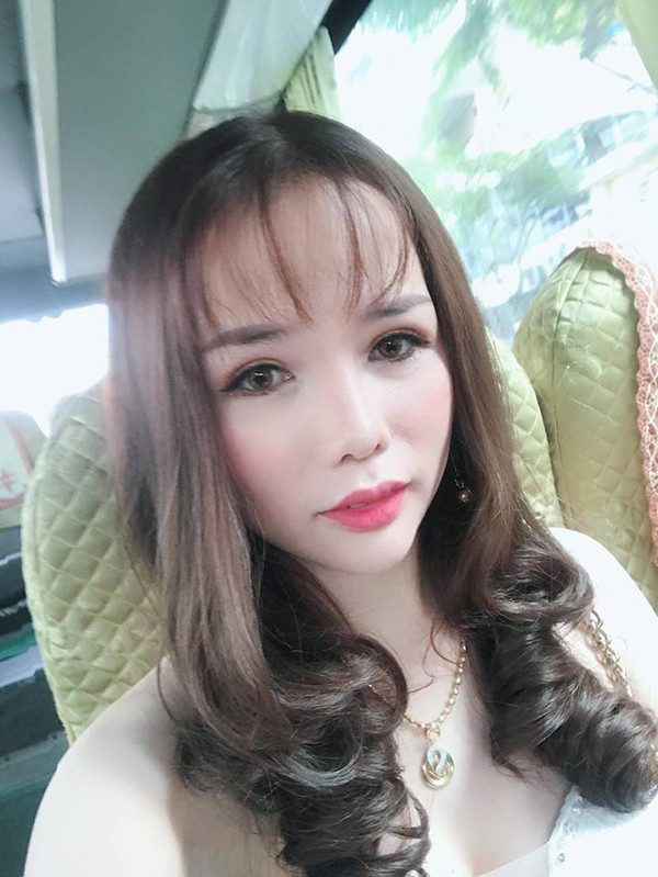 Cùng với sự chăm chút cho trang phục mỗi lần ra đường, Lũy khiến bạn bè không còn nhận ra cô gái mắt một mí, mũi hếch, miệng hô trước đây nữa.