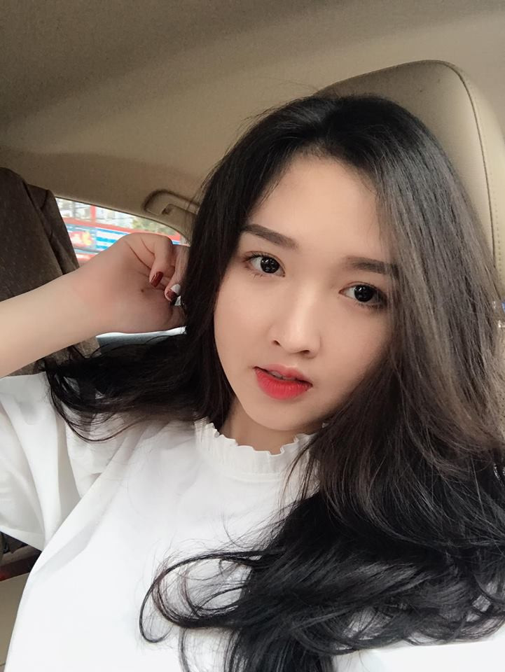 Sau clip gây sốt mạng, Chu Nhung rất vui vì có được nhiều người bạn mới, số lượng người theo dõi trên mạng xã hội tăng nhanh. Nhưng bên cạnh đó, cô bạn xinh đẹp cũng gặp phải không ít phiền phức.