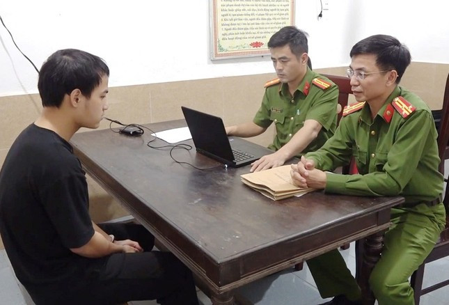 Thanh nien dot nhap tiem vang cuom gan 300 trieu dong o Nghe An