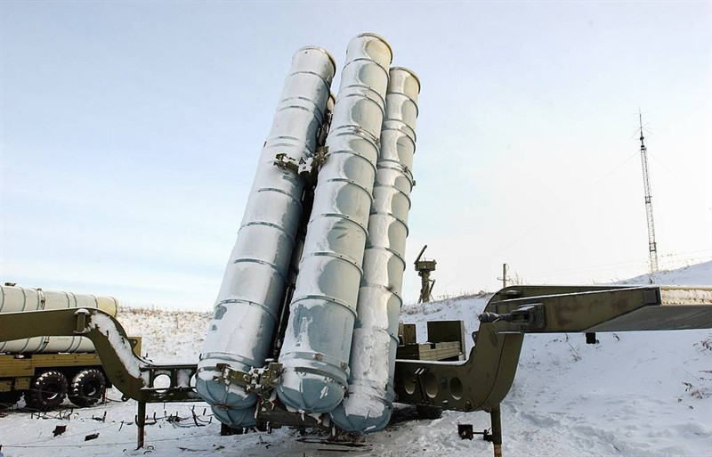 Lý giải nguyên nhân Nga quan tâm đặc biệt đến Bắc Cực, ông Anokhin cho biết thêm rằng, các cuộc tấn công tầm xa, bao gồm tên lửa đạn đạo liên lục địa và có thể mang đầu đạn hạt nhân sẽ bay xuyên qua Bắc Cực. Do đó, việc Mỹ chọn Alaska, còn Nga chọn Bắc Cực với mục đích đánh chặn các cuộc tấn công bằng tên lửa từ đối phương.