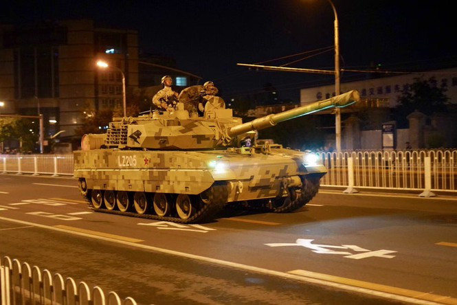 Nhân chứng cho biết các khí tài này đang tham gia diễn tập cho lễ duyệt binh kỉ niệm 70 năm ngày quốc khánh Trung Quốc (1/10).