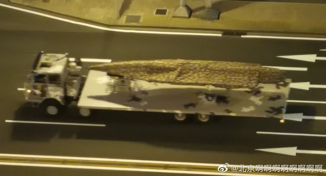 Một phương tiện bí ẩn có hình dáng bắt mắt được cho là tàu lượn siêu âm, hoặc UAV siêu âm.