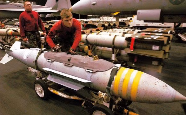 Sẽ cần khoảng 40 quả GBU-31/B để đạt khối lượng 36 tấn bom dùng trong đòn đánh này. Video không cho thấy 40 vụ nổ riêng rẽ, nhiều khả năng đó chỉ là một phần trong đợt không kích.