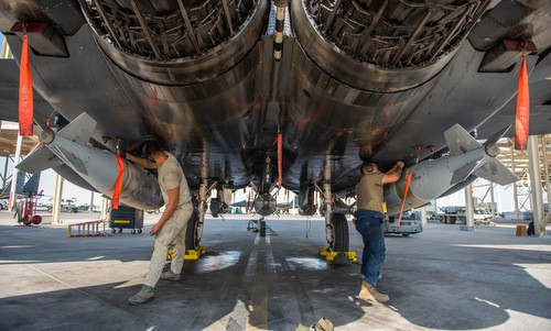 Khi bộ binh Iraq không thể tiến hành chiến dịch đổ bộ lên đảo Qanus để truy quét phiến quân, lựa chọn duy nhất của Mỹ là sử dụng hỏa lực lớn, mang tính hủy diệt, để xóa sổ nơi ẩn náu và binh lực của địch trên đảo.