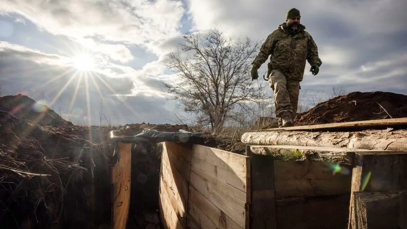 Nếu vẽ một đường thẳng từ Selidovo đến sông Dnieper thì trên con đường này sẽ không gặp bất kỳ khu dân cư lớn nào. Cũng chưa rõ liệu có tồn tại các công sự vững chắc nào ở đó hay không, như tờ Strana.ua đưa tin. Ảnh: Reuters.
