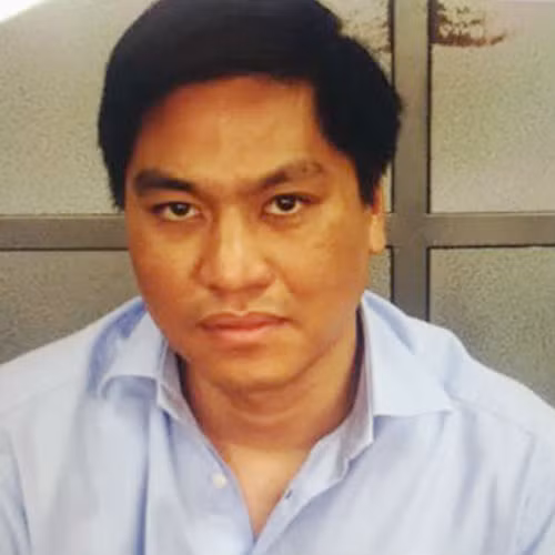 8. Bắt giám đốc là chồng một Á hậu chiếm đoạt 300 tỉ đồng Ngày 26/8, Cơ quan An ninh điều tra, Công an TP Hà Nội đã ra quyết định phục hồi điều tra vụ án hình sự, bắt tạm giam đối bị can Lê Trung Kiên (43 tuổi, thường trú tại Hà Nội), nguyên Giám đốc Công ty cổ phần Bất động sản Hà Nội (HaNoi Land) về hành vi “Lừa đảo chiếm đoạt tài sản”. Được biết, Lê Trung Kiên là chồng một Á hậu trong một cuộc thi sắc đẹp ở Việt Nam.