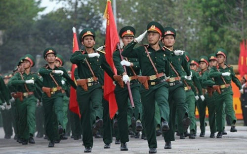 10. Hà Nội cấm xe 40 tuyến phố phục vụ diễu binh, diễu hành 2/9 Theo kế hoạch này, từ 16h – 24h ngày 29/8 - ngày diễn ra lễ tổng duyệt và từ 21h ngày 1/9 đến 12h ngày 2/9 - ngày diễn ra lễ diễu binh, diễu hành, ngoài các phương tiện có phù hiệu, toàn bộ các phương tiện khác sẽ không được hoạt động trên 40 tuyến phố Hà Nội.