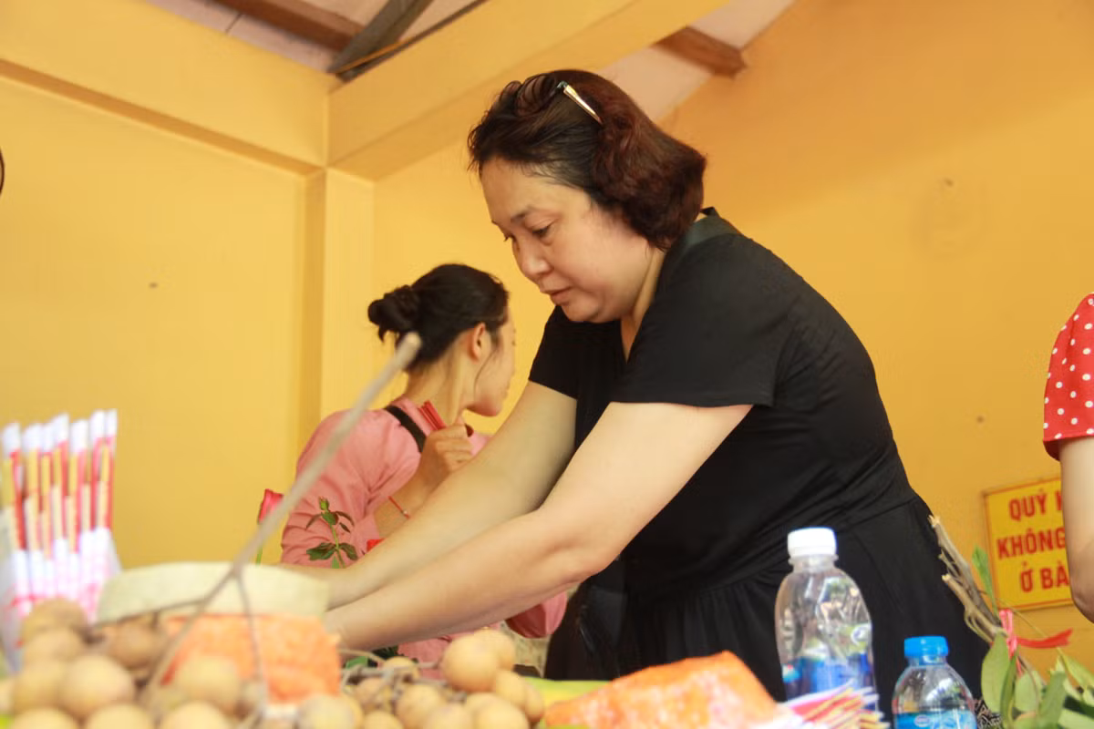 Nguồn gốc của ngày Lễ Vu Lan bắt nguồn từ sự tích Bồ tát Mục Kiền Liên đại hiếu cứu mẹ khỏi kiếp ngạ quỷ. Từ đó, người ta lấy ngày này là ngày nhớ đến công ơn sinh thành, dưỡng dục của cha mẹ.