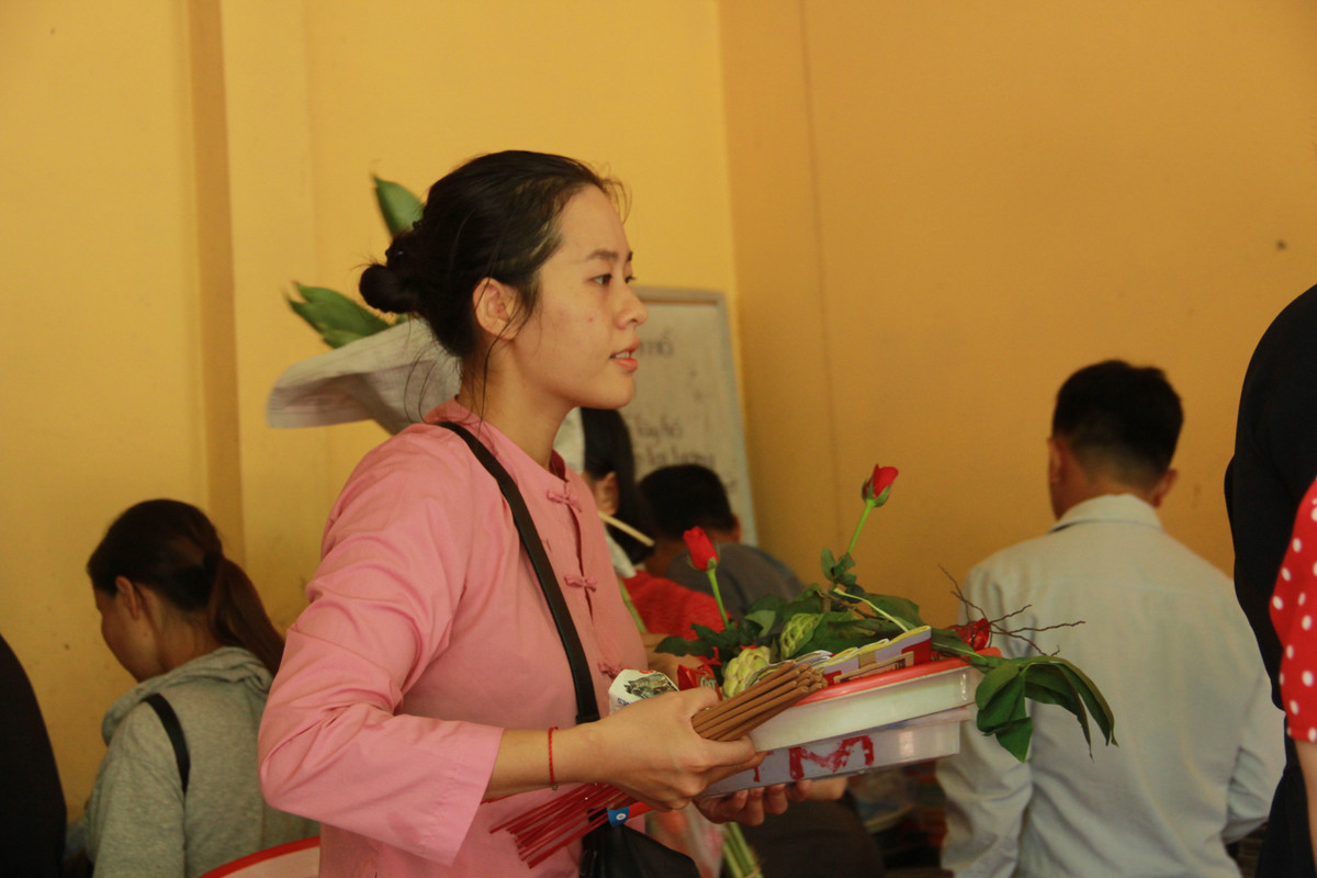 Bản chất văn hóa của lễ Vu lan không chỉ dừng lại ở việc cúng lễ, mà còn trọng tâm hướng đến việc cúng dường Tam Bảo, làm các điều thiện và thỉnh các vị chánh tăng để lập dàn tế độ liệt sỹ, gia tiên và chúng sinh.