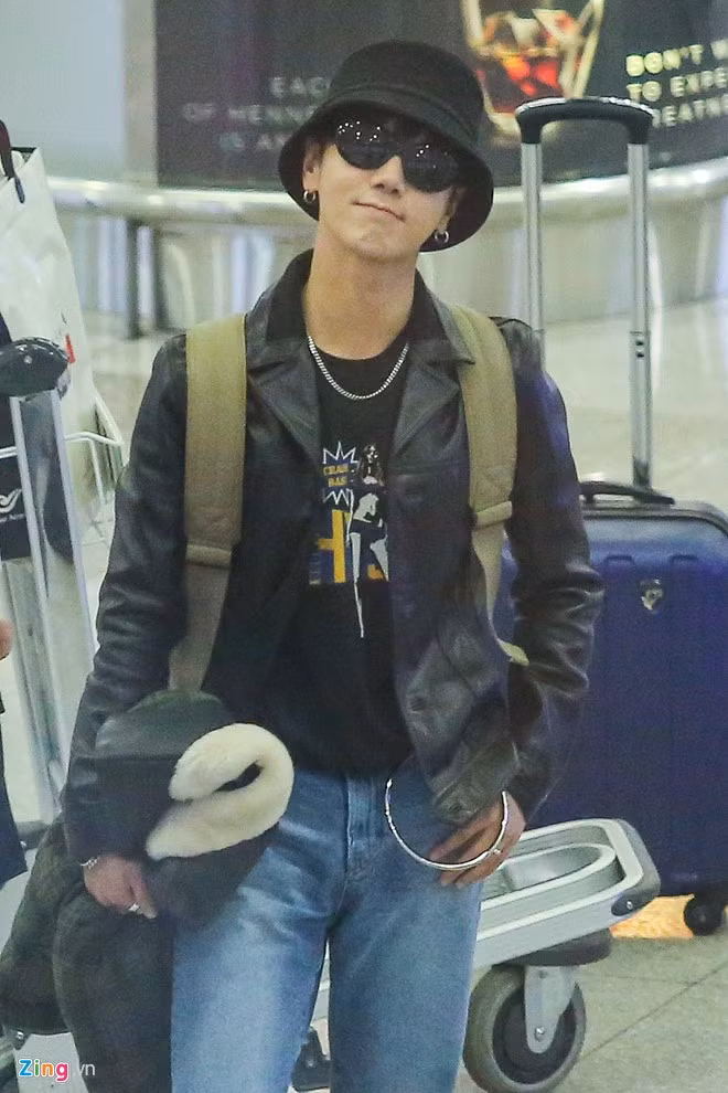 Anh là một trong 3 giọng ca trụ cột của nhóm nhạc đình đám Hàn Quốc. Yesung được đánh giá có giọng hát hay và cảm xúc nhất nhóm.